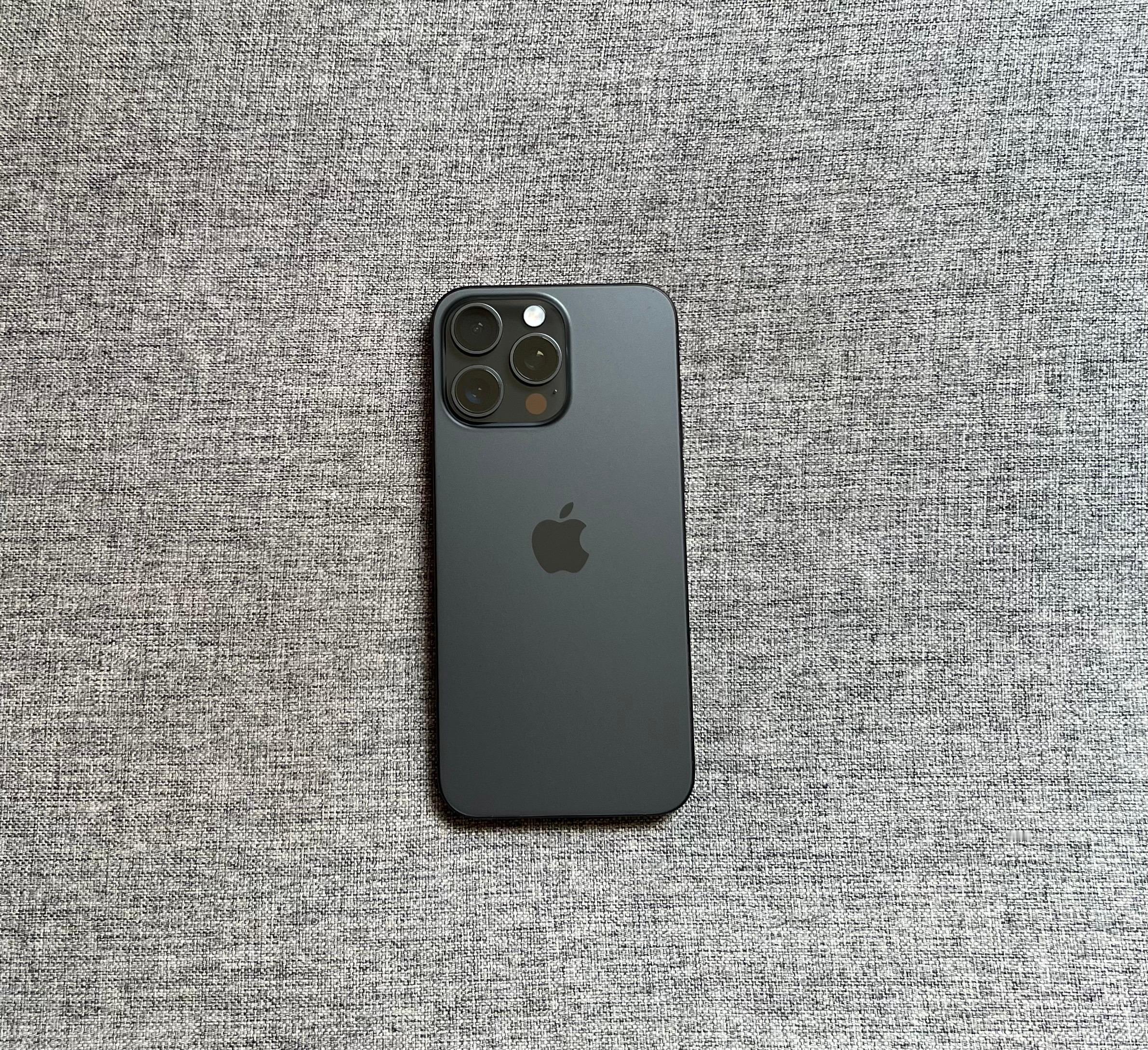 国行iPhone15 Pro Max 256G 黑色，屏幕完美，外壳掉漆，单机，