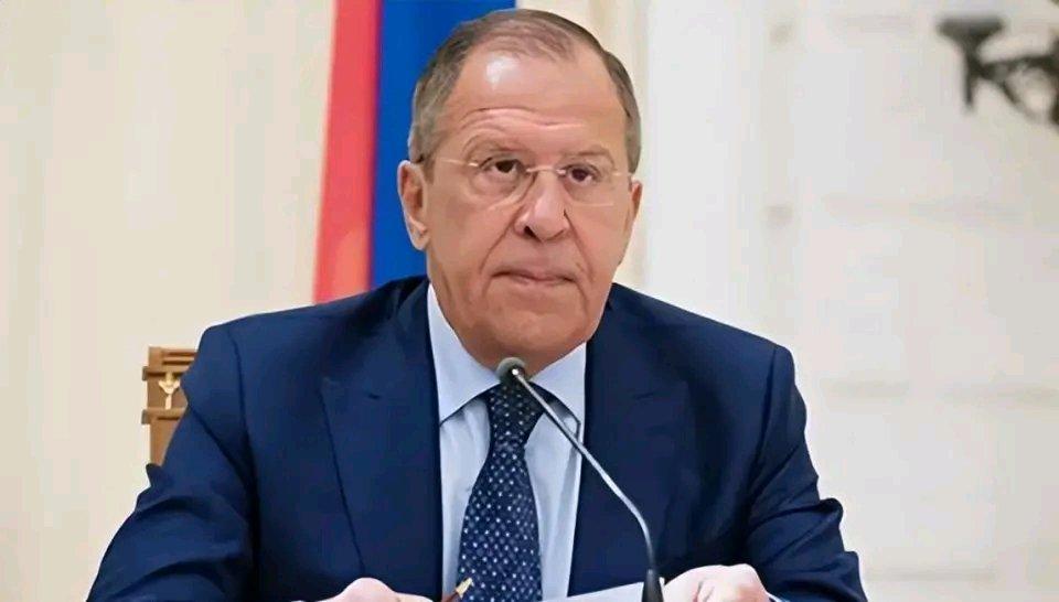 俄罗斯这波操作真是让人摸不着头脑。今年2月，外长拉夫罗夫列出停战条件，强硬得像单