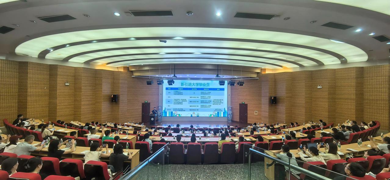 6月12日，市委组织部（市委人才办）会同徐州人才商学院（中国矿业大学），共同举办