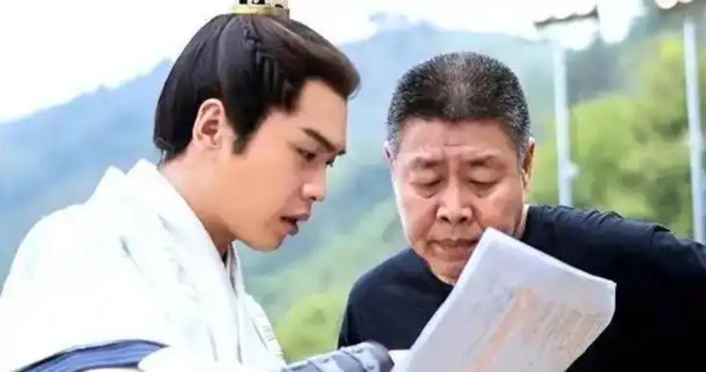 张若昀当年那场和父亲对簿公堂的风波，曾让不少人捏了把汗。父亲私下以他的名义签下过