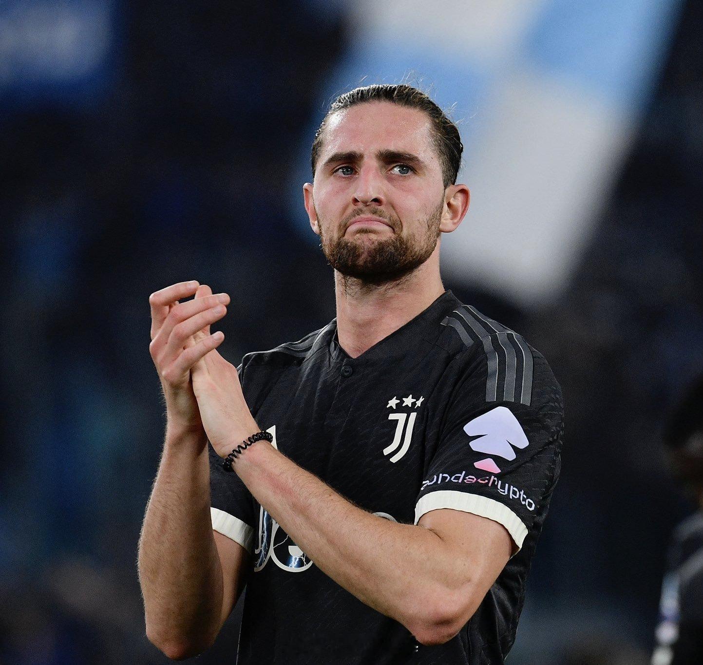 拉比奥特有众多的追求者，处于领先地位的是皇马，马竞和阿森纳。他想去一个能踢欧冠的