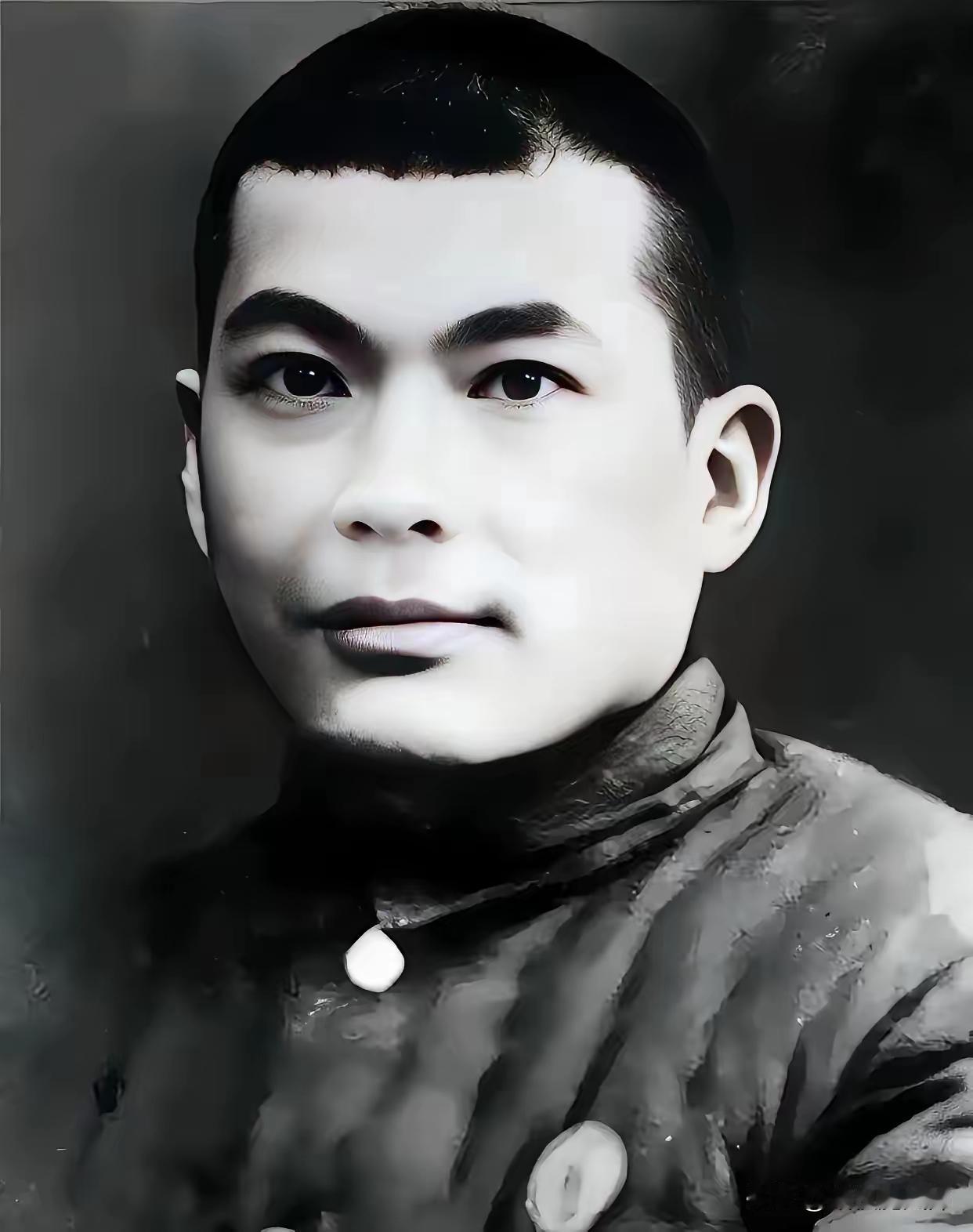 1941年，牛子龙杀掉了军统豫站站长，没过多久，上级请他喝酒，想借机除掉他，牛子