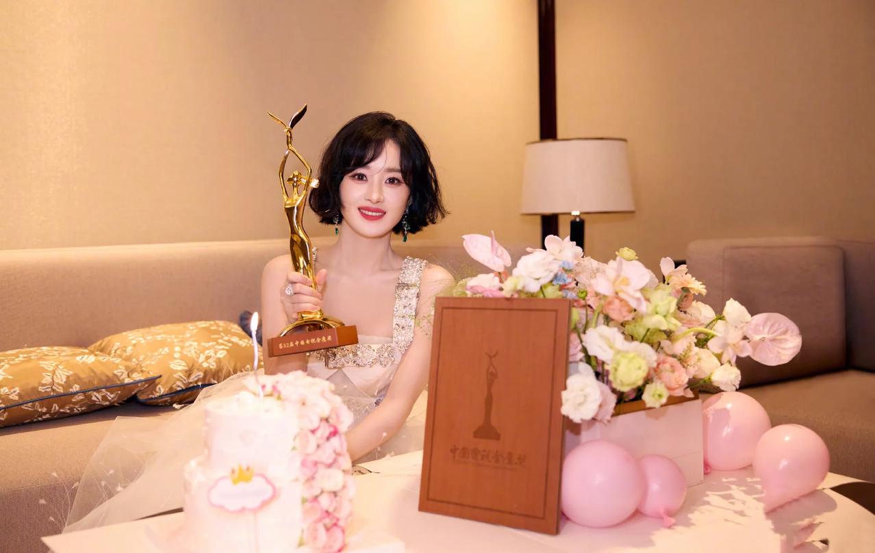 谁人不服，赵丽颖金鹰视后实至名归！
 那必然是无人不服！赵丽颖再次用实力证明了自