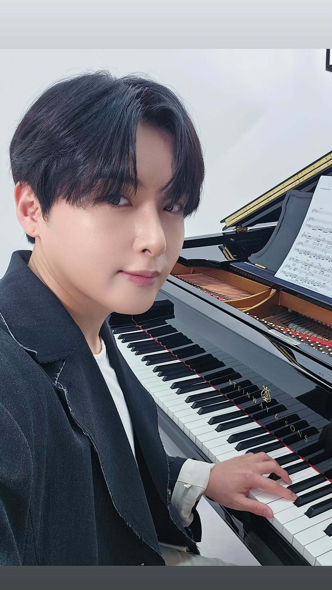 “CB百蓝_。260330金厉旭 ins story更新两则： 