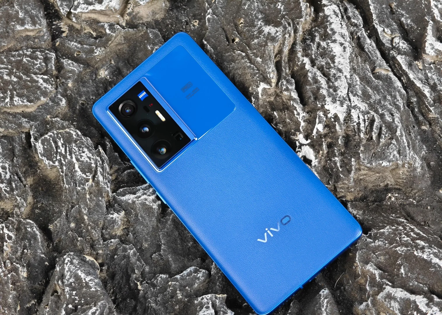 X70 Pro+的颜值现在来看还是很顶的[斜眼R]
	

