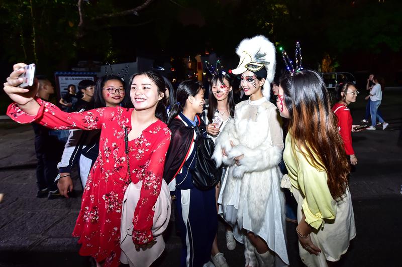 凶宅让人觉得可怕，主要是那些流传的恐怖故事在作祟。就像有人为省房租住进低价凶宅，