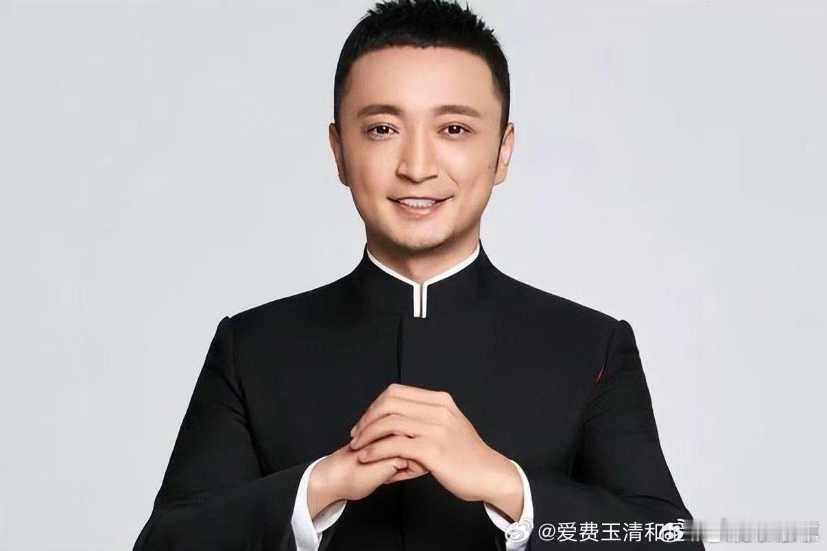 尼格买提原来现实中长这样现实中的尼格买提，和舞台上判若两人呢！少了距离感，多了随