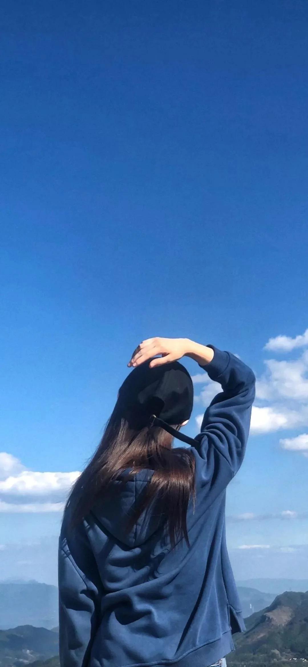 真正厉害的人，
都戒掉了这3种内耗：

戒掉“玻璃心”：
别人的评价，
听听就好