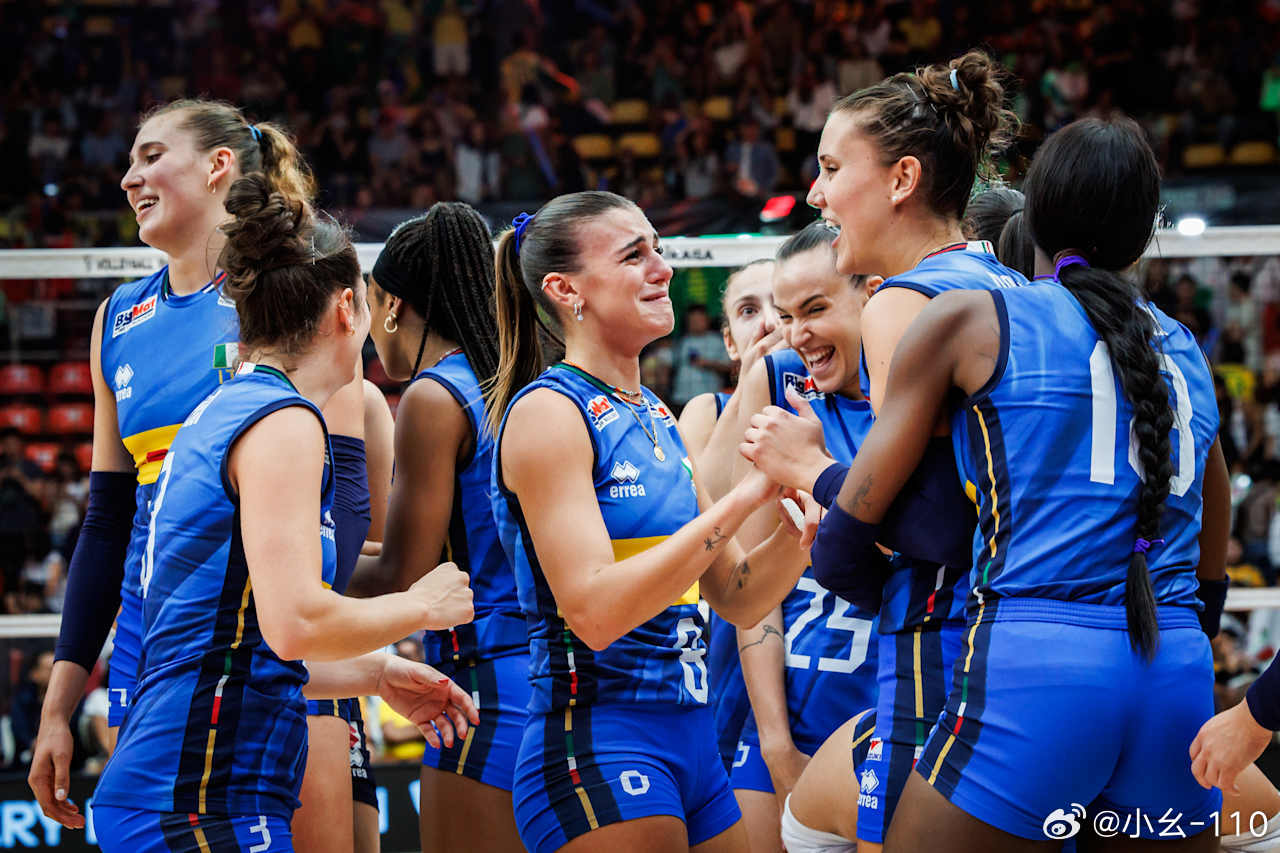 2025女排世锦赛 第62场，半决赛第2场，意大利3-2巴西，五局比分22-25