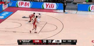 中国男篮球星杨瀚森的眼神里充满了杀气！在今天中国男篮主场迎战黎巴嫩男篮的世界杯亚