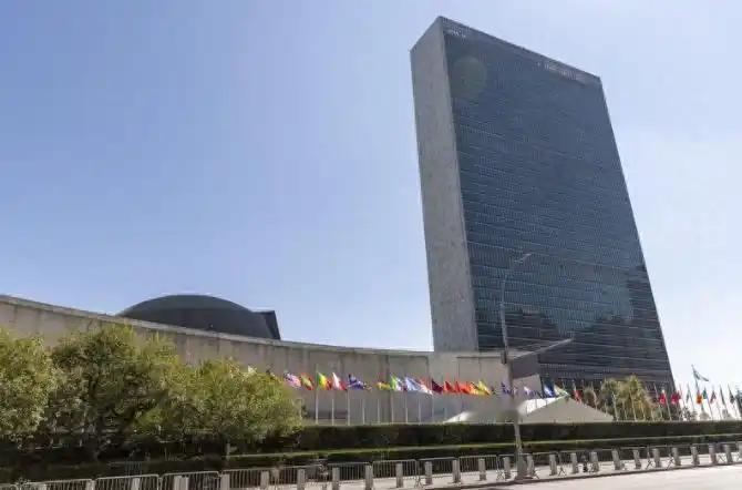 联合国会费账单刚出，最戏剧性的一幕来了——中国如数交齐，美国只凑了个免于停权的最