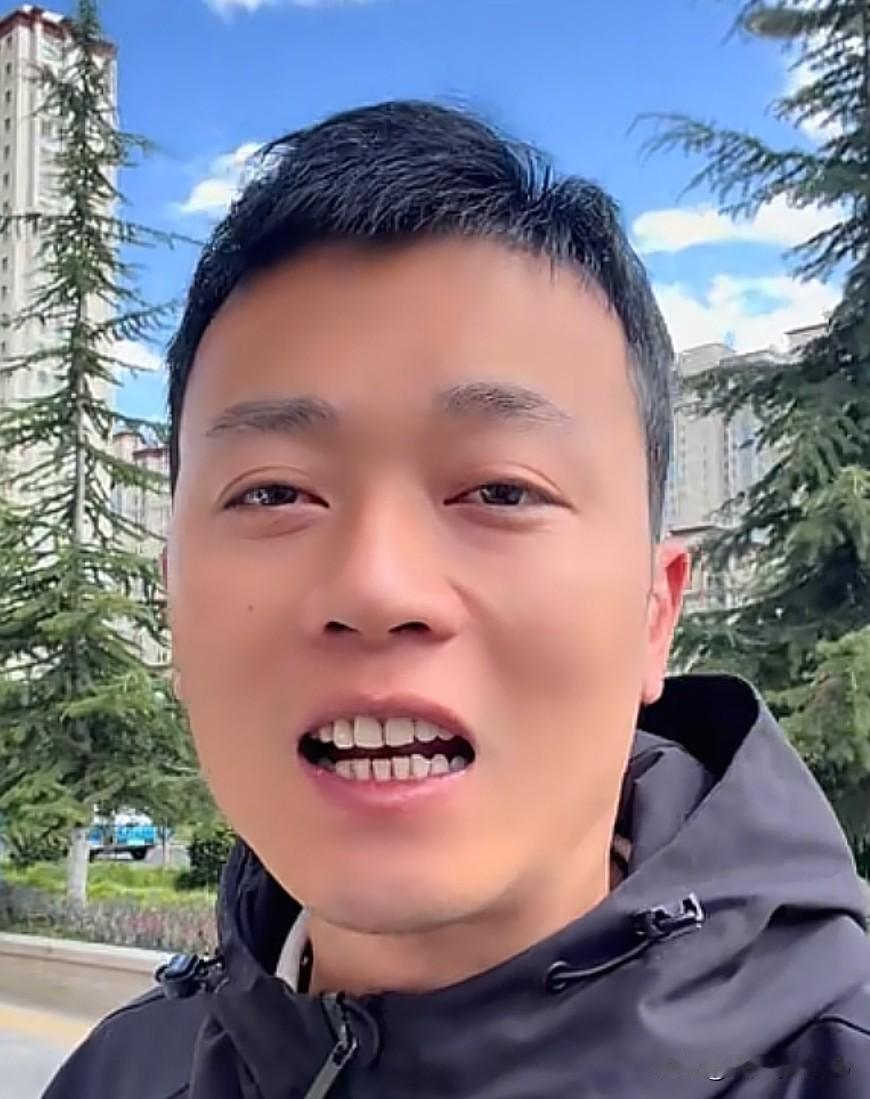 结束拉萨一月行程，秋天爸爸带着孩子踏上归途。临行前他感慨拉萨的特别，分享美宴后，