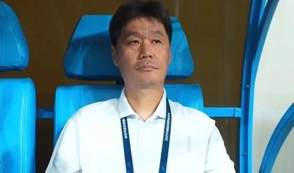 李霄鹏赛前发布会没有提拿分！只是表示明天要位球迷奉献一场精彩比赛！最近三轮青岛海