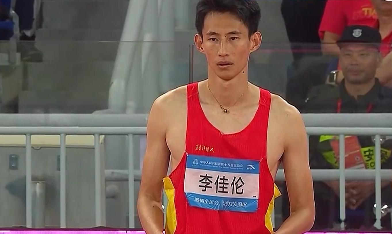 30岁老将带伤险夺全运男子跳高冠军  难以为继坐看对手比赛 最终笑纳金牌11月1