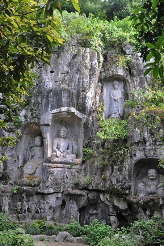 花60块走野路进灵隐寺，多人摔伤丢手机！官方出手封停312个账号，《你你遇到过黄