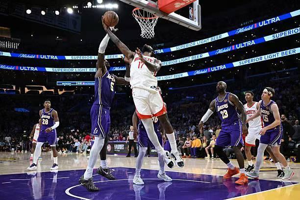 伊森这场比赛除了最后拿到篮板后选择糟糕以外，基本上没有任何黑点吧。进攻效率相当不