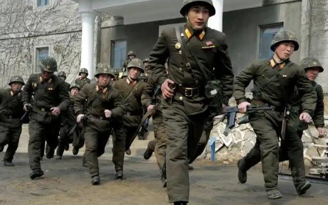 美国天天在全世界耀武扬威，今天制裁这个，明天轰炸那个，可唯独对朝鲜，嘴上喊得凶，