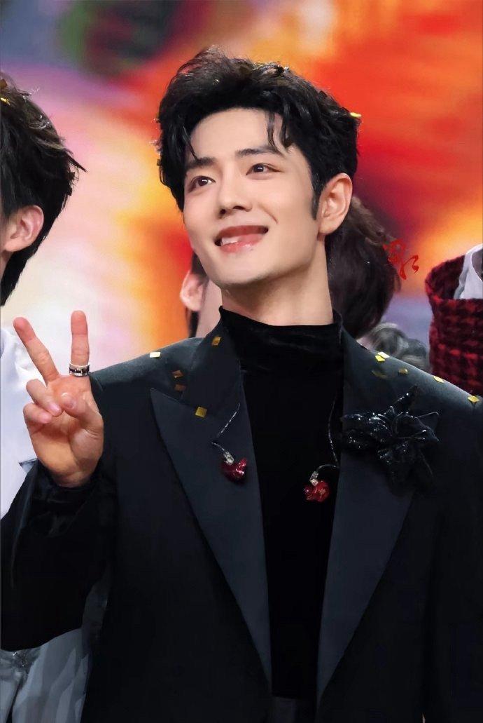 微博之夜微博之夜微博之夜抢座101 肖战超话又又又又爆了！！！昨天连爆9小时，今