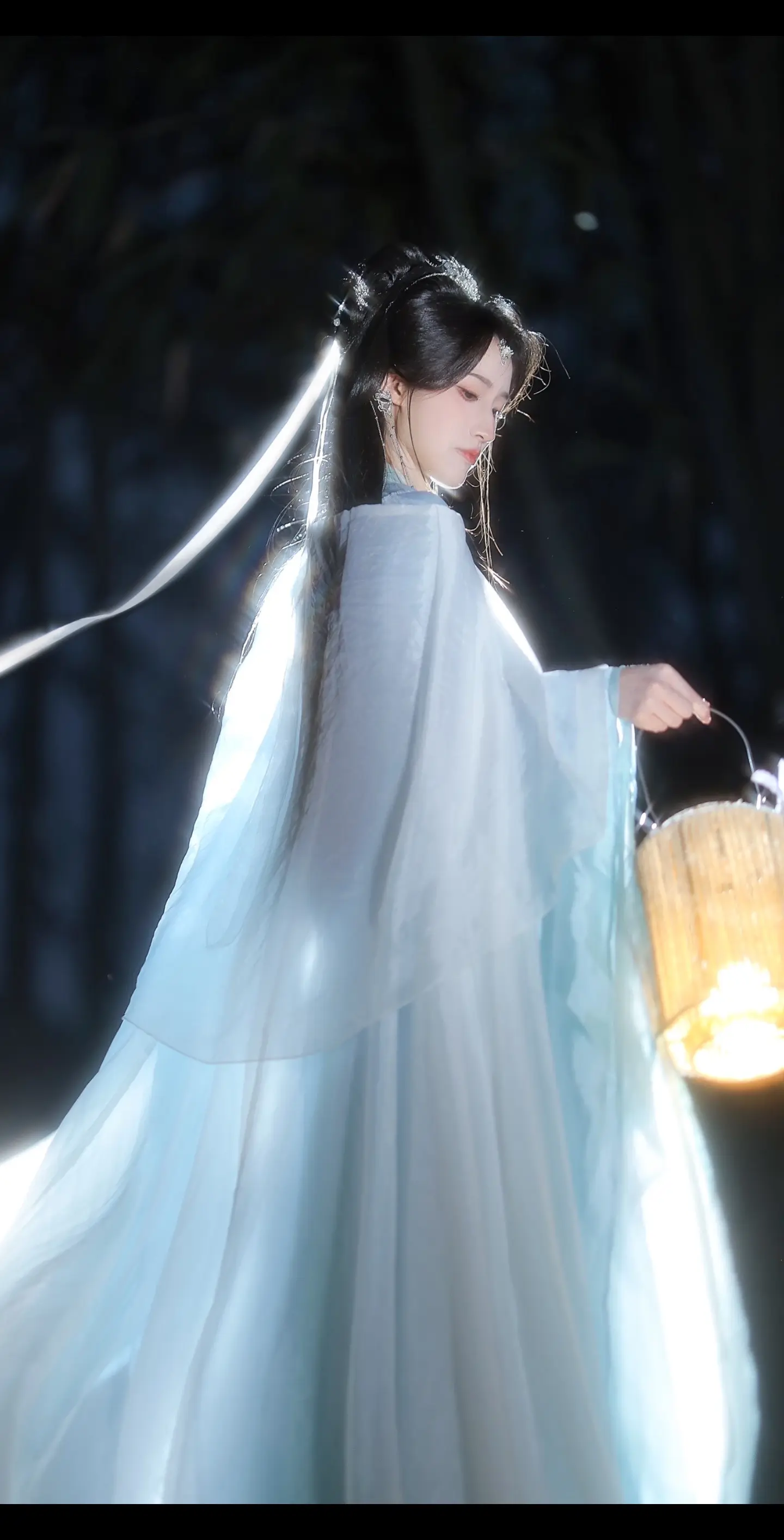 “无论多少次重来，你都会死在心爱人之手。神女，你还要继续吗？”