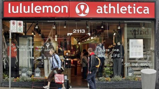 lululemon深陷质量争议，永久化学物质缠身，消费者该如何避坑。

凭借高端