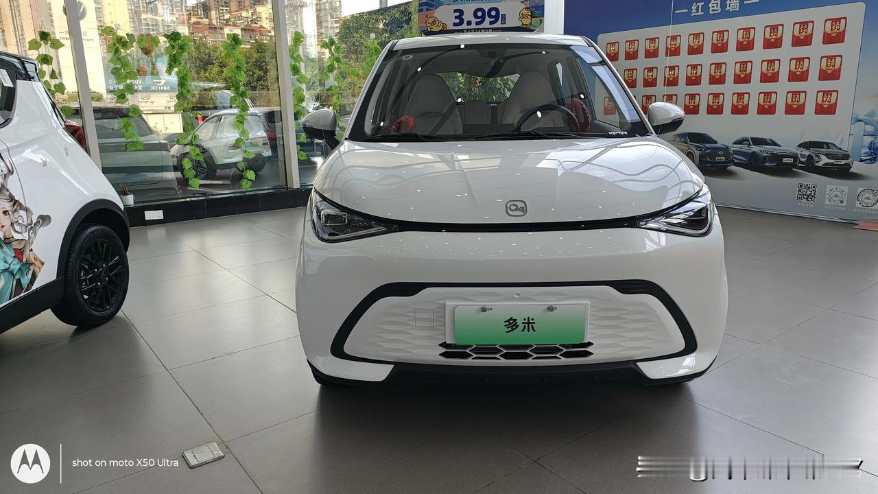 今天陪我姐去看车，因为明年电车就要开始征税了，所以打算今年就把代步车的事情搞定。