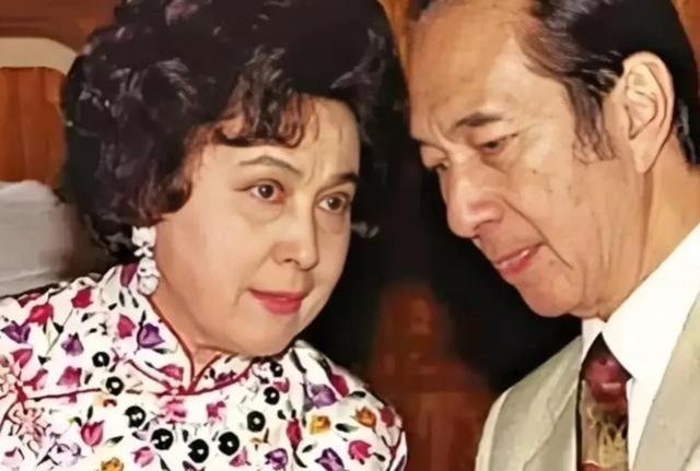 2001年，何鸿燊威胁妹妹何婉琪，让其交出股份，不然不曝光她的丑闻，没想到，何婉