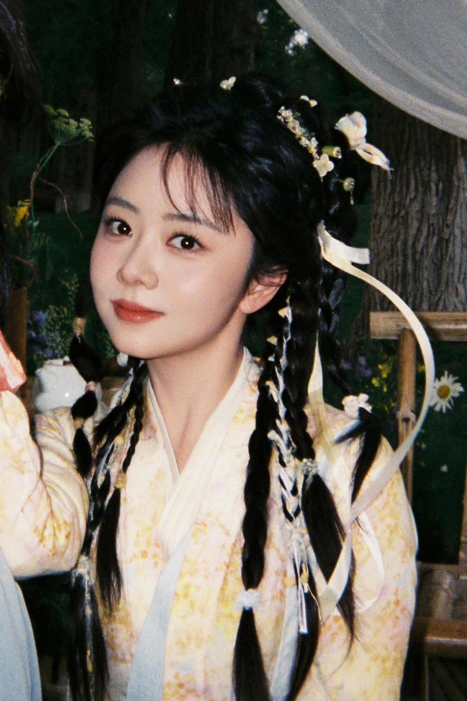 谭松韵这个造型可以直接打包进武侠剧了，有点黄蓉的影子