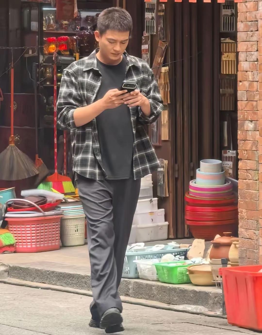 欧豪用的手机是什么牌子的？非常有气质
