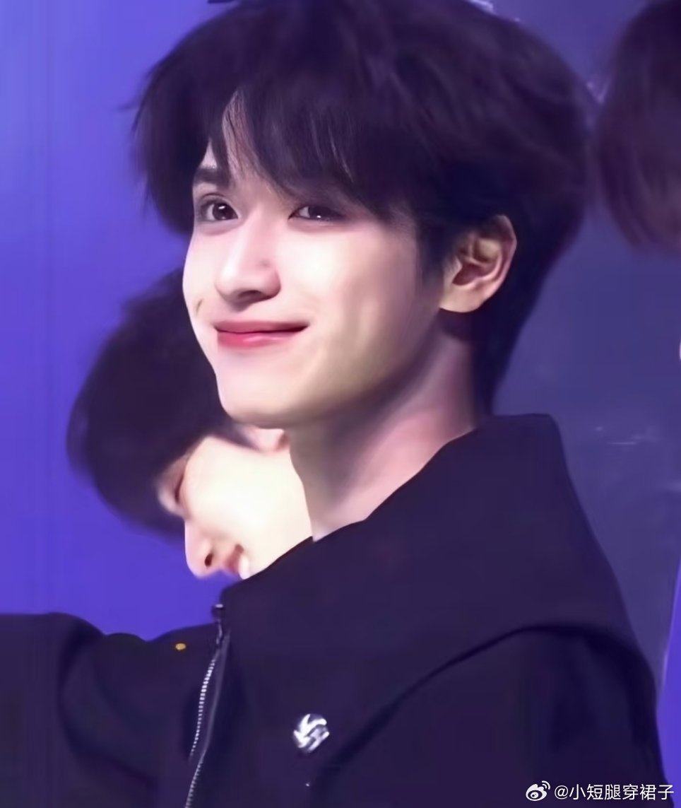 严浩翔 KTV这又是给哥哥拉热度了吗！不能换一种方式吗