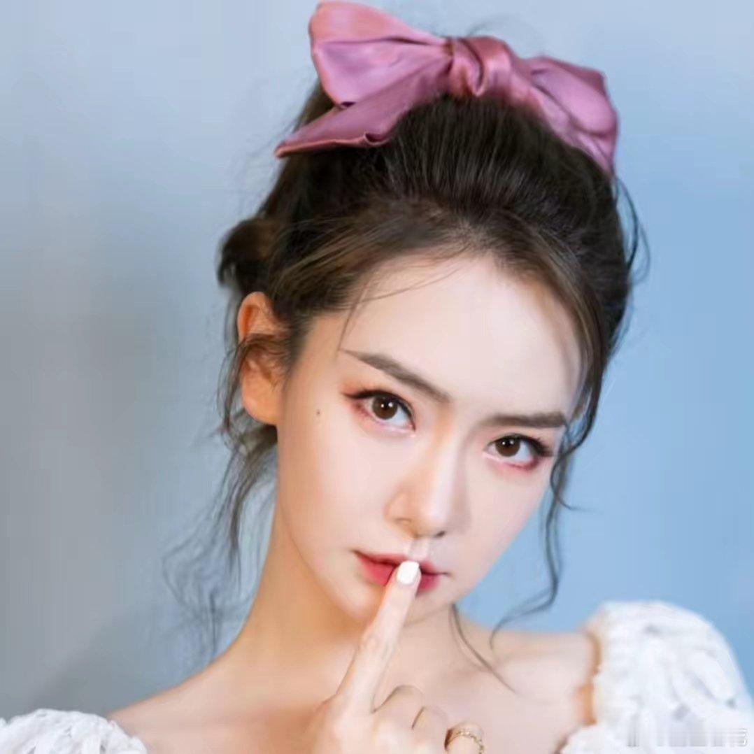 你可以怀疑戚薇情商不高也可以怀疑她演技有问题但有一点你不得不承认，那就是戚薇的坦