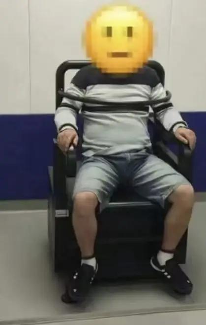昆明警方抓了两个看起来老实巴交的男人，可是这俩货干的事，差点把过路的人命都给搭进
