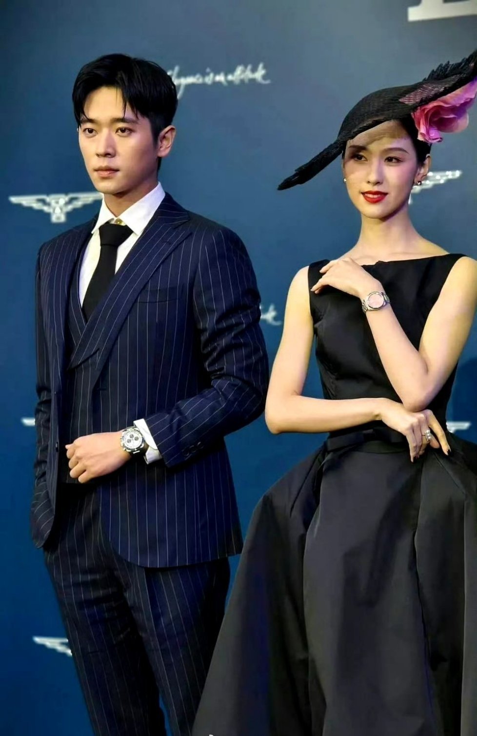 丞磊陈都灵这俩同框真是一个比一个丑。。 ​​​