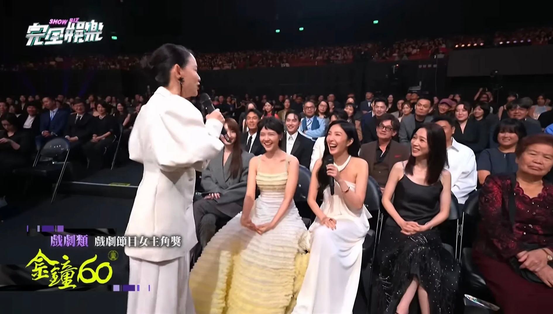 很想知道坐在一排影后旁边的厌世脸红衣大姐是谁啊？金钟奖获奖名单 ​​​