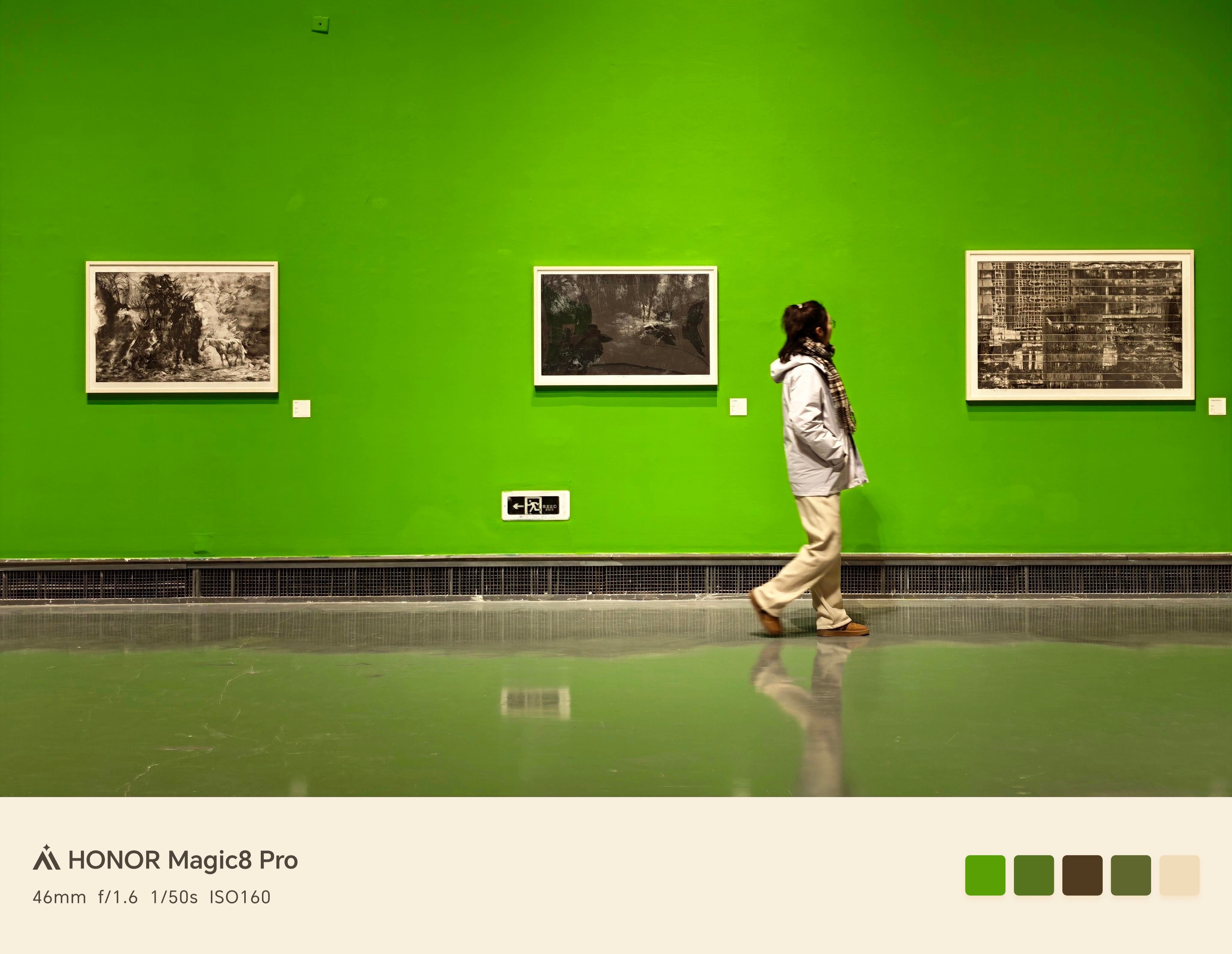 陪孩子听了节课，顺便逛了一下画展。看艺术氛围挺好就抄起送完Magic8 Pro抓