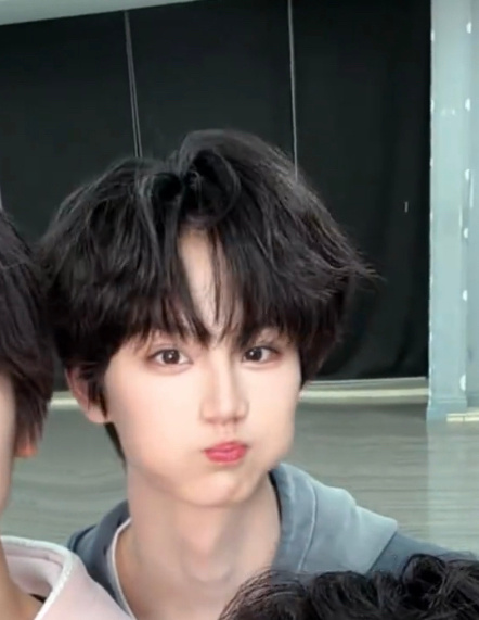 啊啊啊啊啊啊啊啊啊我要捏我家小包子东，萌死我了 