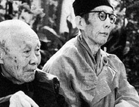 晚清时期，婉容把太监孙耀庭叫进闺房，命令他伺候自己冲澡，谁知，当她解开衣衫，孙耀
