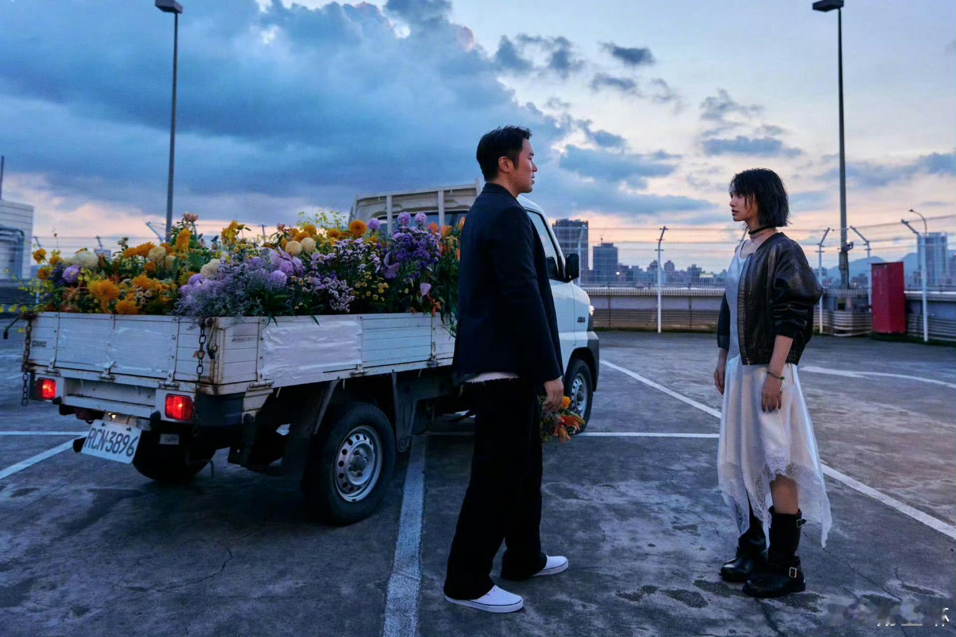 回忆杀是被杨丞琳玩明白了从青涩到成熟，杨丞琳的音乐始终是情感的容器。这一次，她用