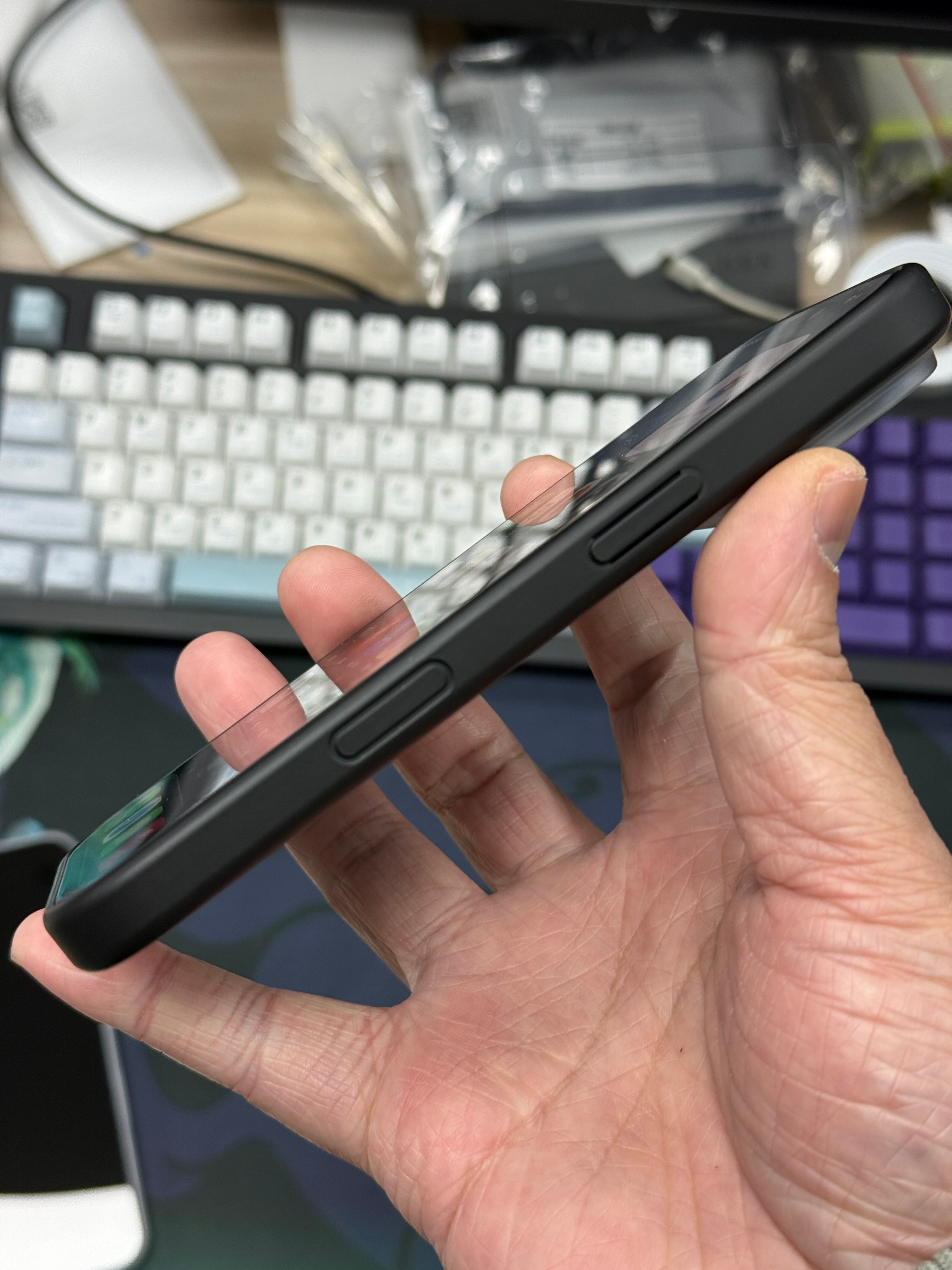 iPhone17Pro/17proMax 的013都会很滑很滑，受不了壳子滑的朋