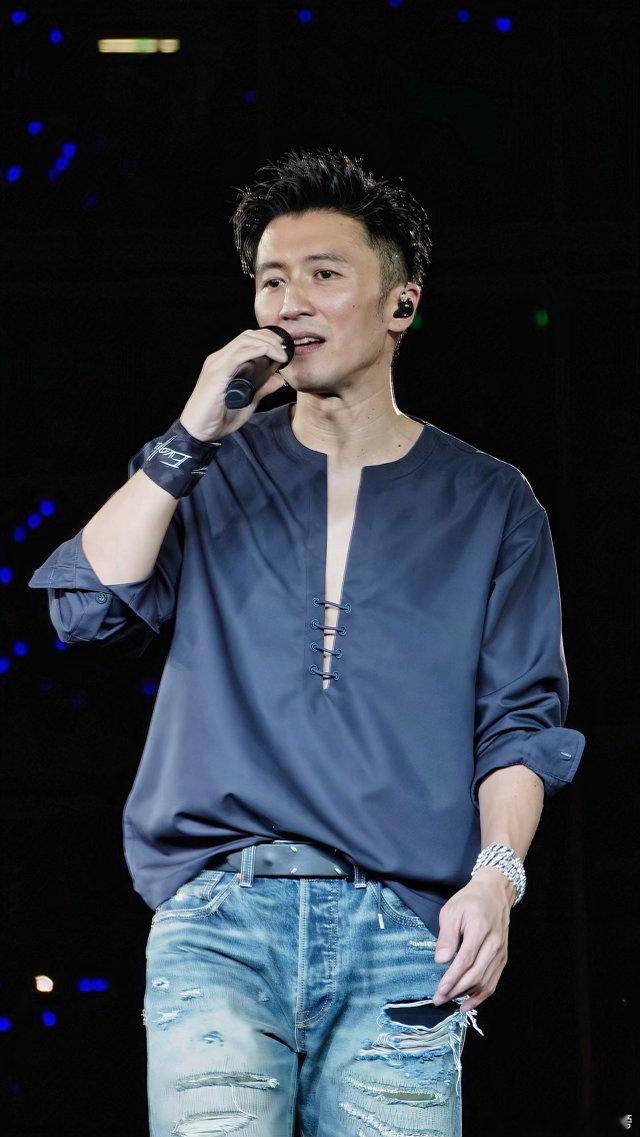 谢霆锋整个东北独宠沈阳东北唯一一站，抢票太难？那就再加一场，他真的把偏爱留给了沈