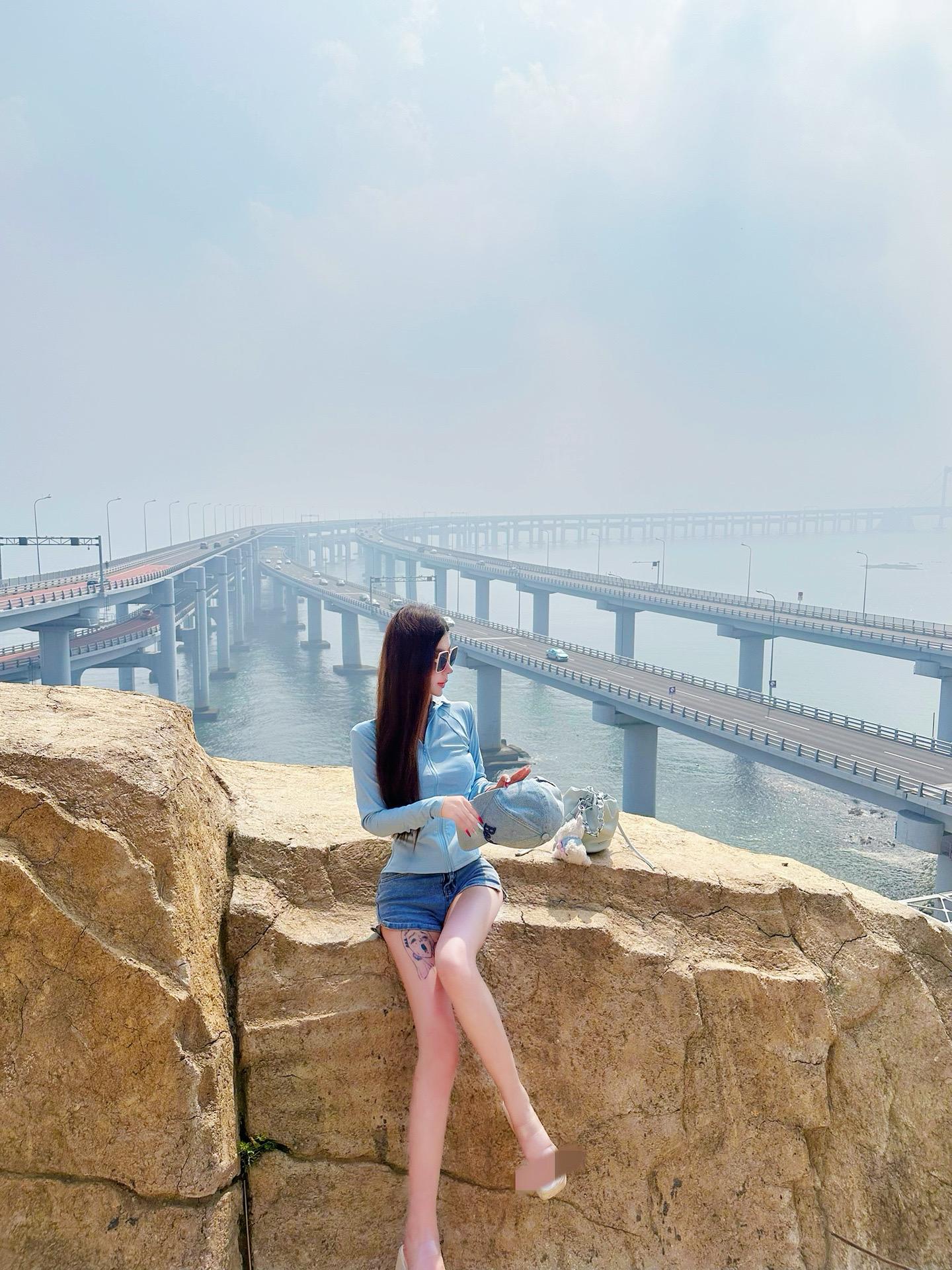 这个世界欠调教 你也是