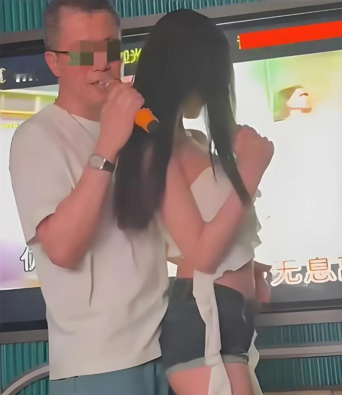 河北，男子酒后在KTV消费时，见一女服务员长的漂亮，给了对方5000元将对方约到