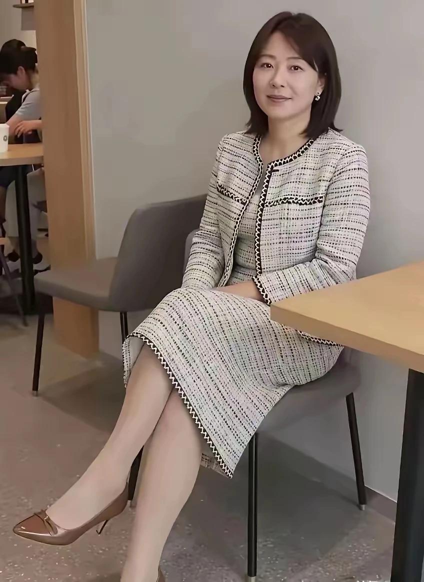 就担心喜欢不起，而不是还会有人喜欢一个40岁的中年女性 ？
晃到40这个年龄，丰