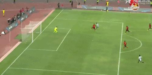 梅西助攻劳塔罗穿裆破门！阿根廷1比0领先！！！