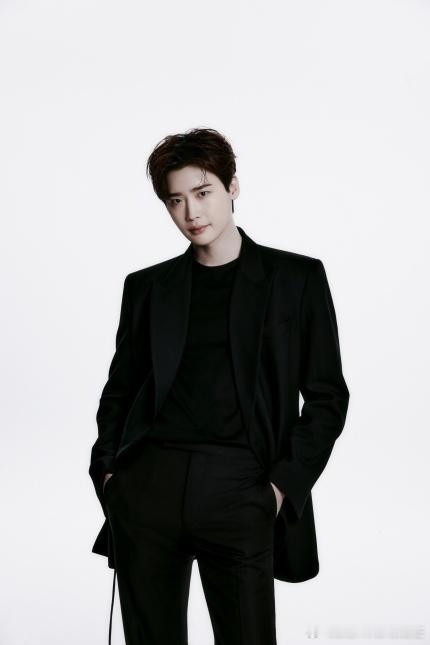 #李钟硕[超话]# 确定出演tvN新剧《瑞草洞》 男主角，此剧将于明年上半年播出