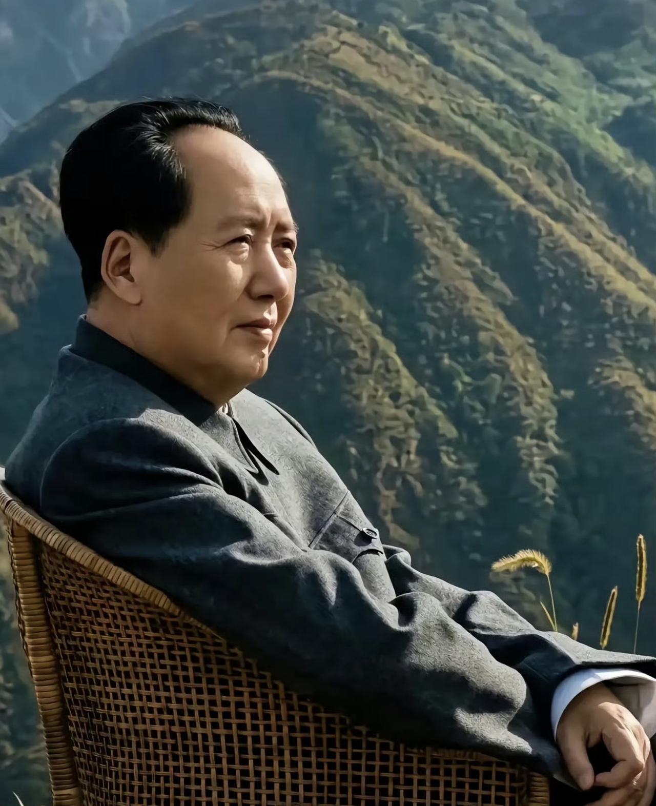 今天是伟人逝世五十周年，我们永远怀念他！我们来一起回顾一下伟人的几首诗词！
伟人
