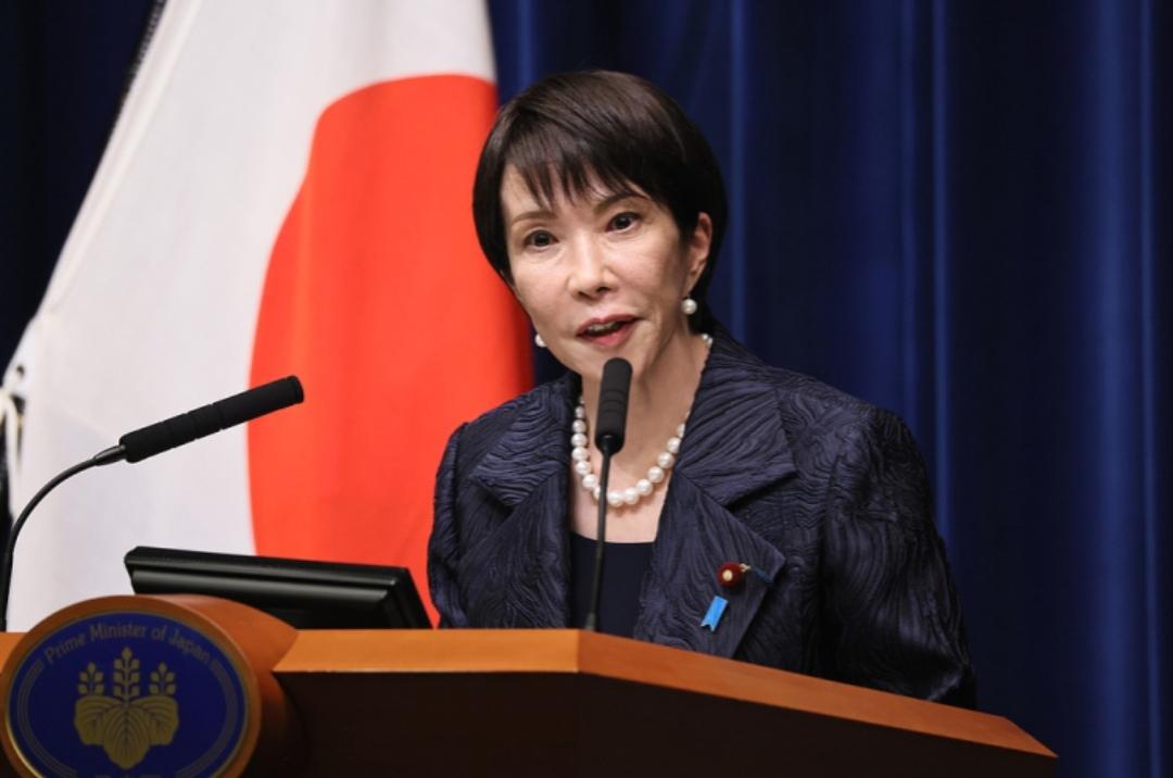 终于挖出来了！妄称“拥核”的日本官员竟然就是高市早苗的亲信。

日本《周刊文春》