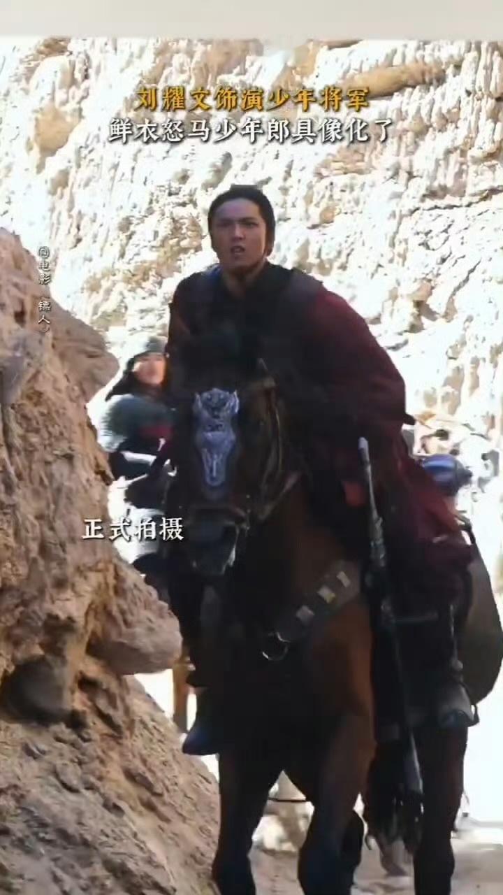 武训场硬核少年郎！《镖人》武训拍摄花絮曝光，刘耀文彻底颠覆过往形象，武打招式干净