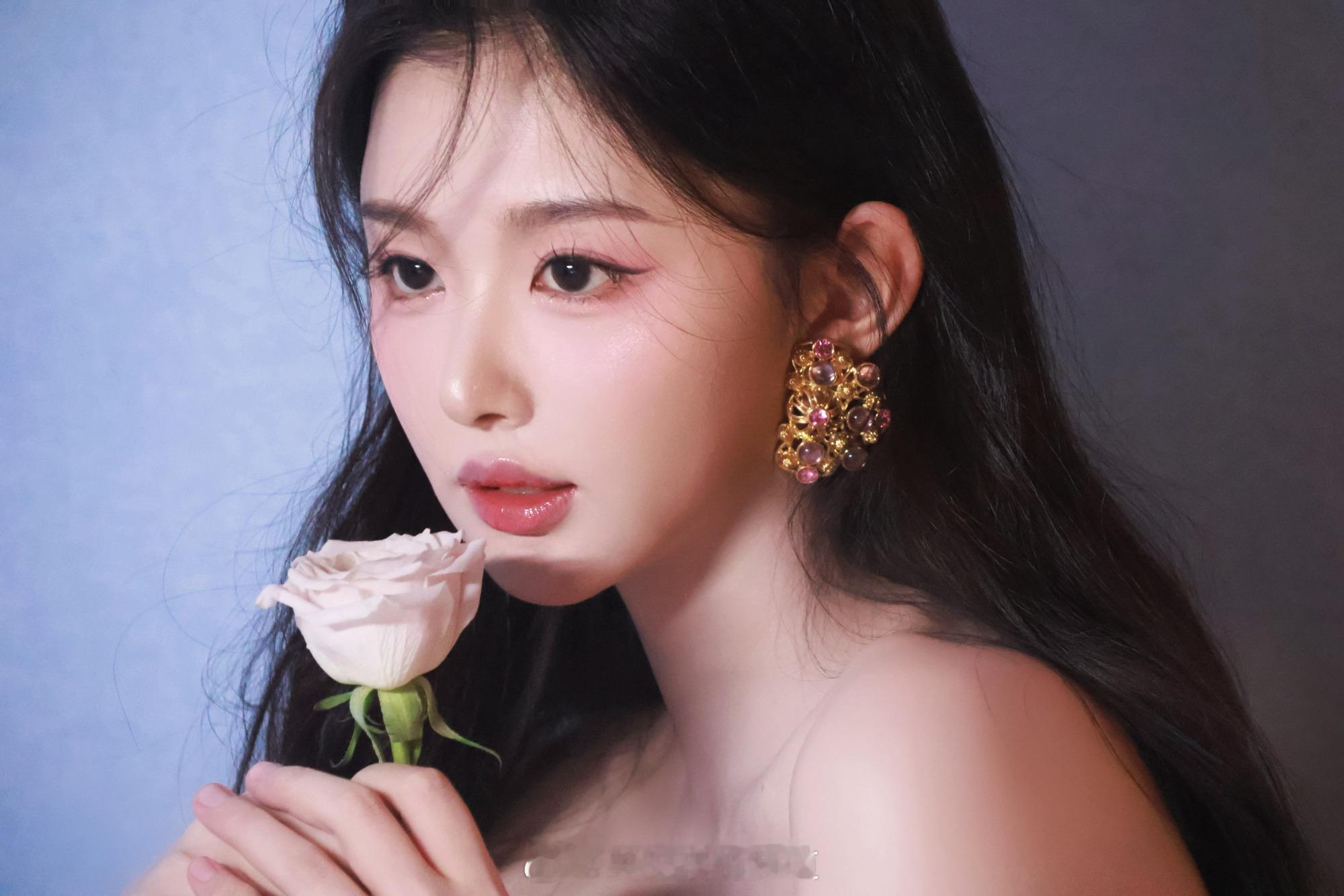 孔雪儿今日份粉色浪漫少女 ​​​