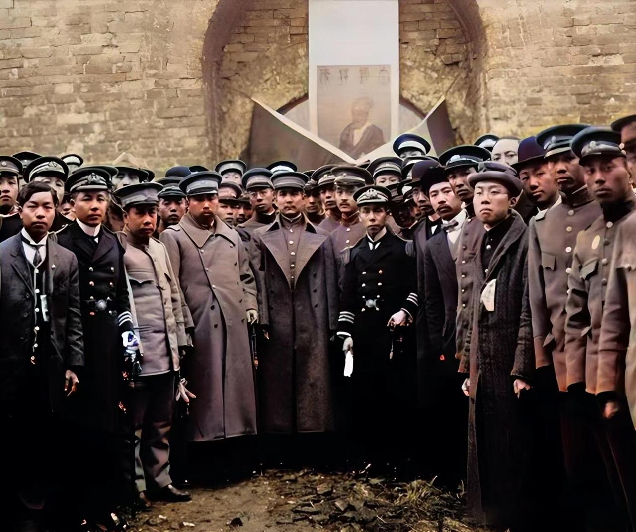 1895年，孙中山被清政府通缉，清政府之所以要通缉孙中山，是因为孙中山领导的革命