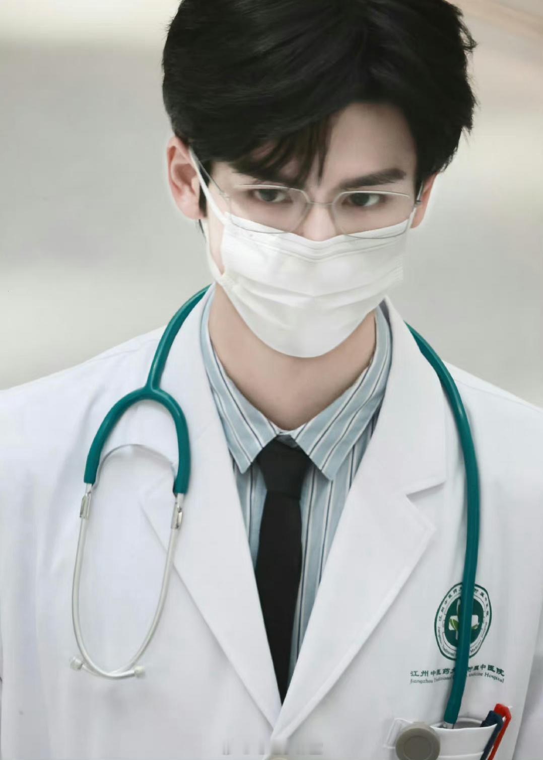 #张凌赫给金靖把出喜脉是真的#真没想到张凌赫的学习能力这么强，中医博大精深，真的